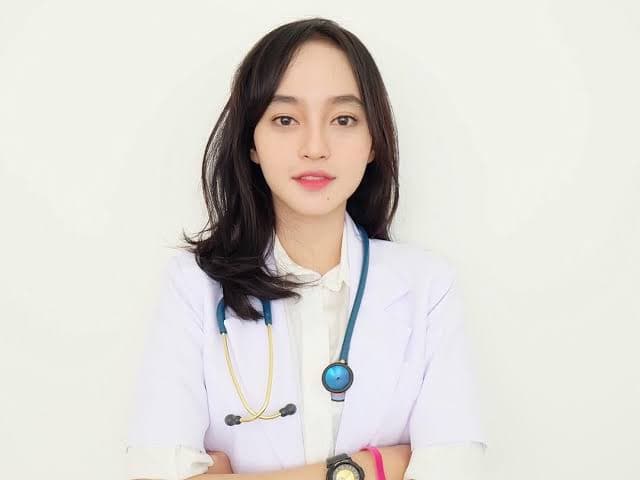 Dr. Amalia Citra
